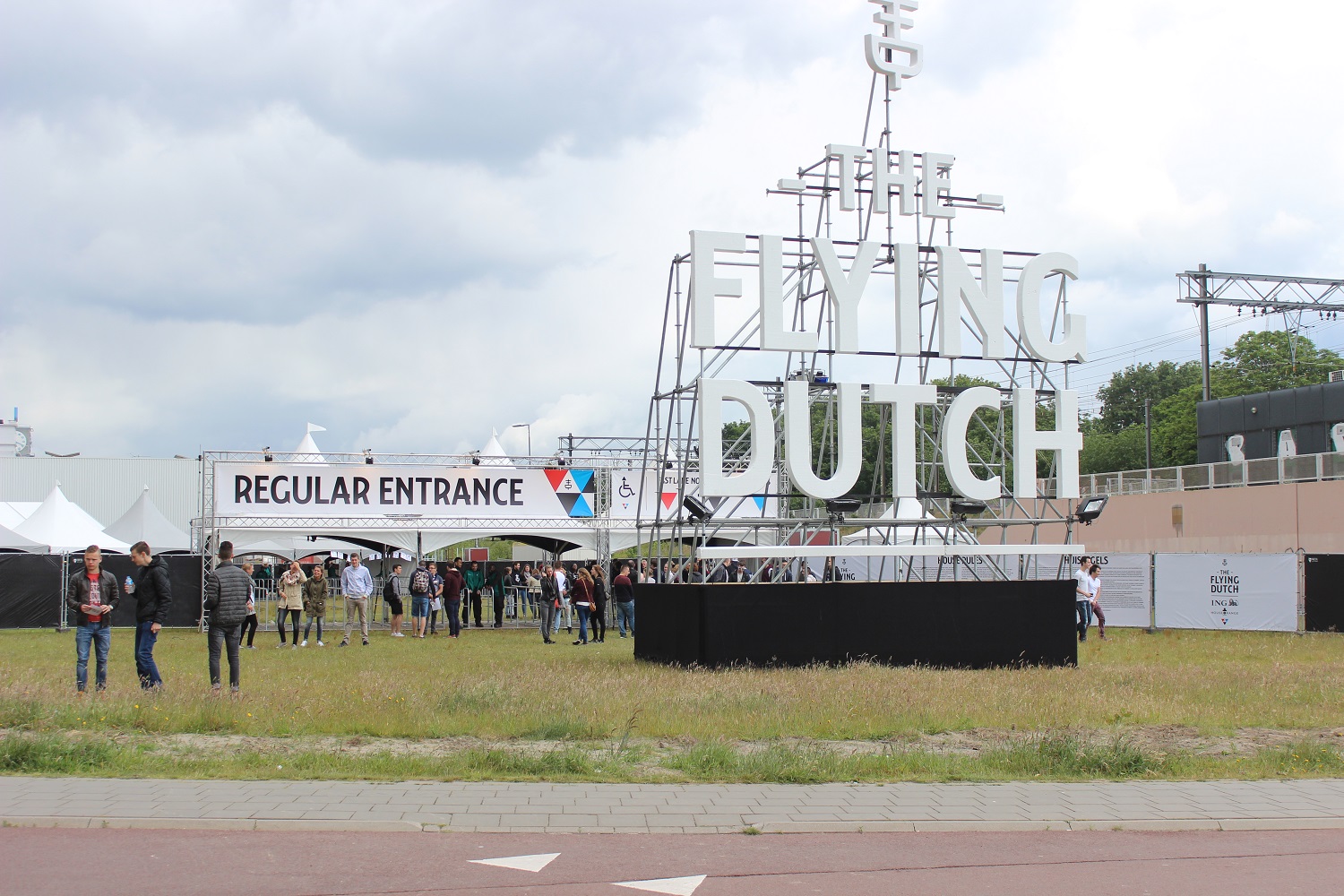 Review The Flying Dutch – What The Crowd!