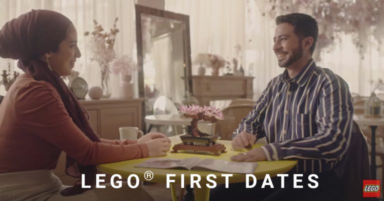 Bekijk de speciale LEGO First Dates-video