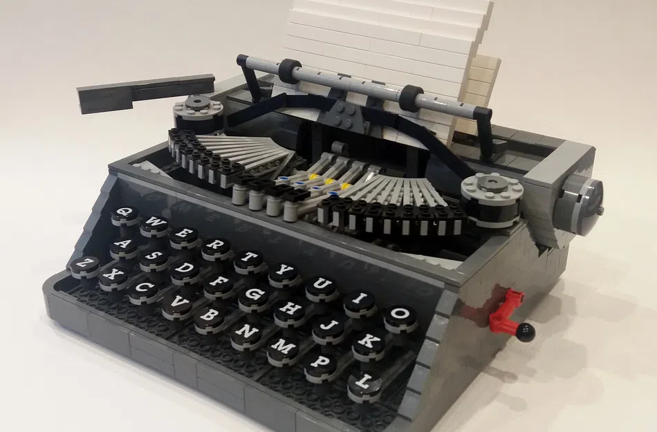 LEGO Ideas Typewriter geteast door LEGO via sociale media