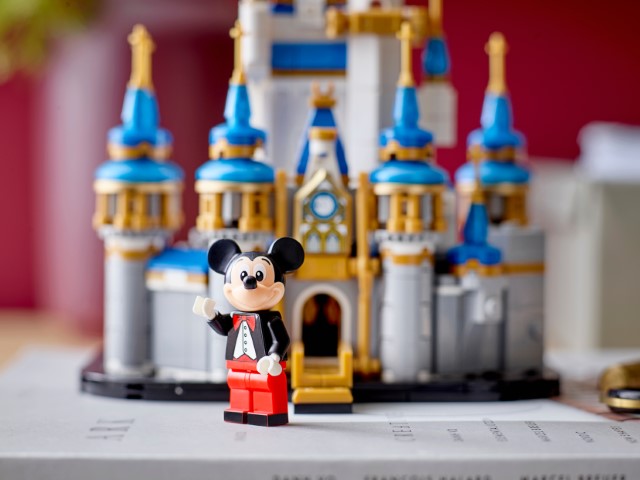 LEGO onthult het LEGO Mini Disney kasteel formeel als Disney-jubileumset