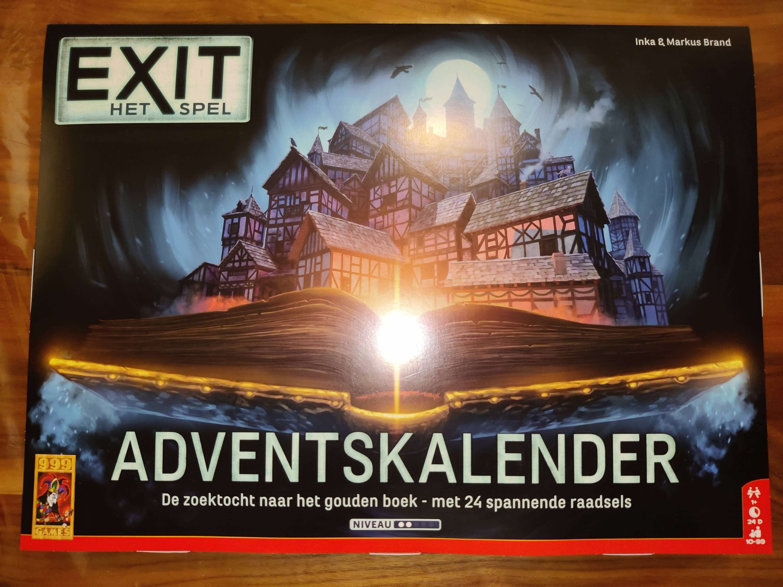 EXIT: Adventskalender – De zoektocht naar het gouden boek