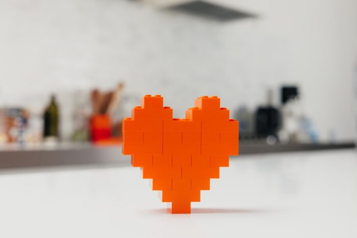 Een miljoen gratis oranje LEGO steentjes