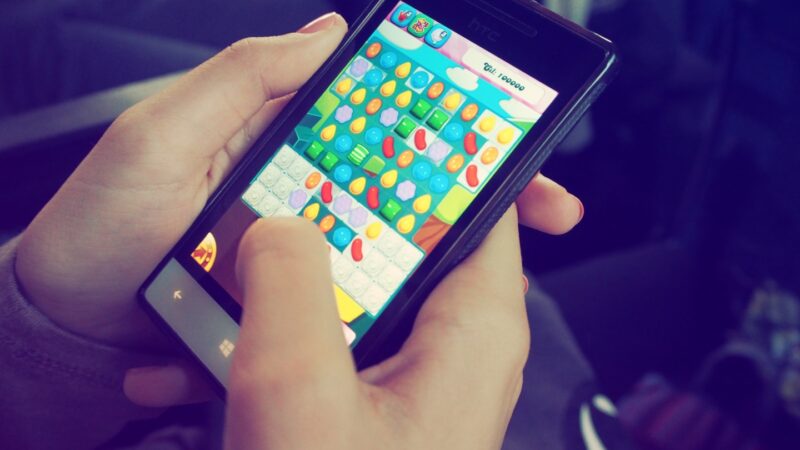 Free Images : smartphone, hand, screen, technology, white, game, finger,  color, telephone, gadget, blue, mobile phone, close up, electronics, hands,  touchscreen, electronic device, portable communications device,  communication device, candy crush ...